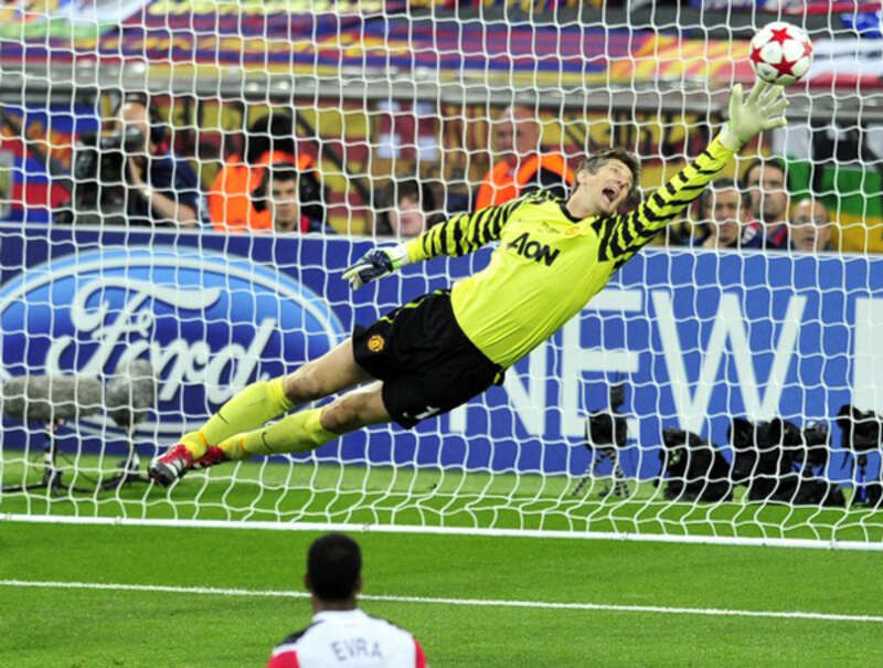 Pha cứu thua đẳng cấp của Edwin Van der Sar