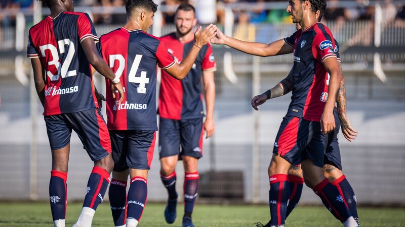 Cagliari đã trải qua hành trình gian nan qua các hạng đấu thấp