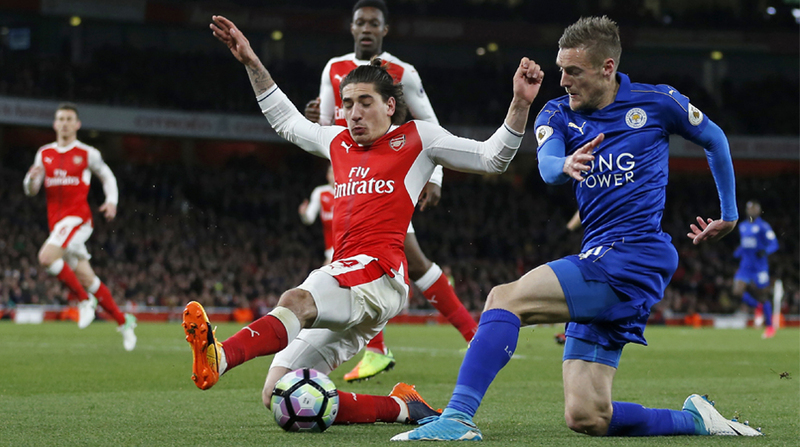 Hesctor Bellerín thi đấu trên sân cỏ