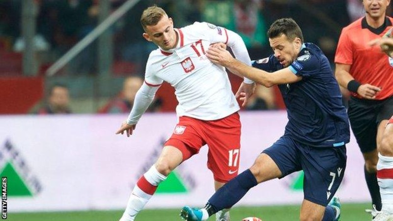 Kacper Kozłowski trong một trận đấu 