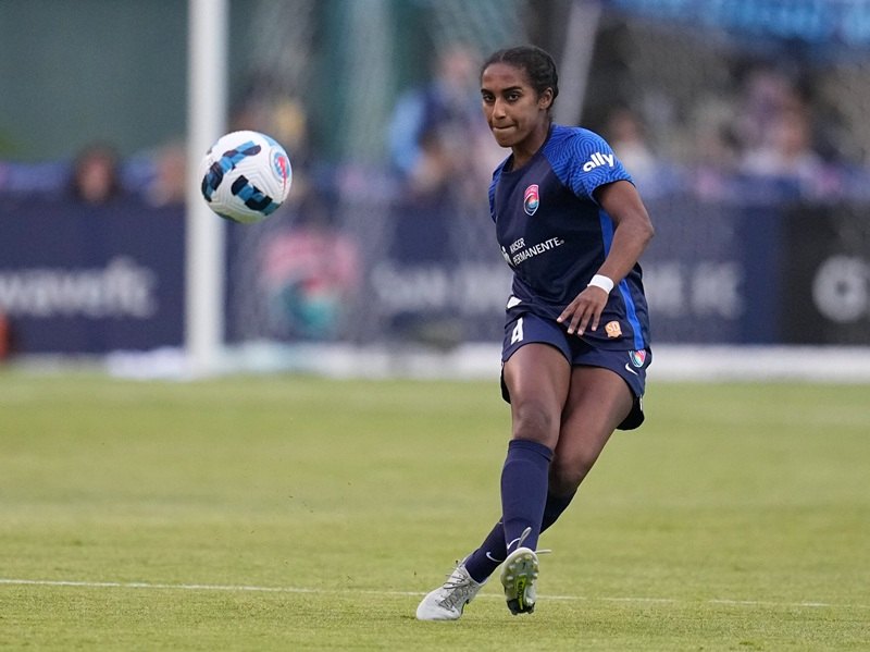 Màn trình diễn của Naomi Girma trong màu áo San Diego Wave