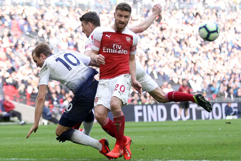 Shkodran Mustafi có kỹ năng điêu luyện trên sân cỏ