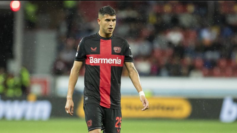 Exequiel Palacios thi đấu cho Bayer Leverkusen tại Bundesliga
